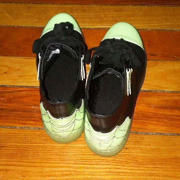 YRU - STRANGE CVLT - GLOW IN DARK - Chelsea Glow by Strange Cvlt - Picture 4 of 5